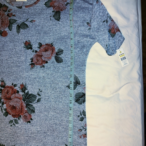 Bobbie Brooks Gray and Red Floral Top,NWT - Picture 7 of 7